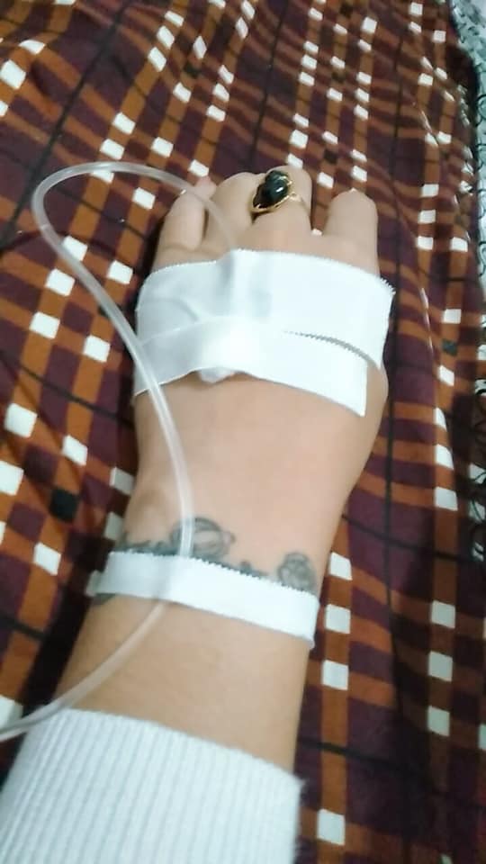 Bệnh nhân cần truyền nước biển ở tay, hãy liên hệ Dịch vụ y tế tại nhà Bình Minh