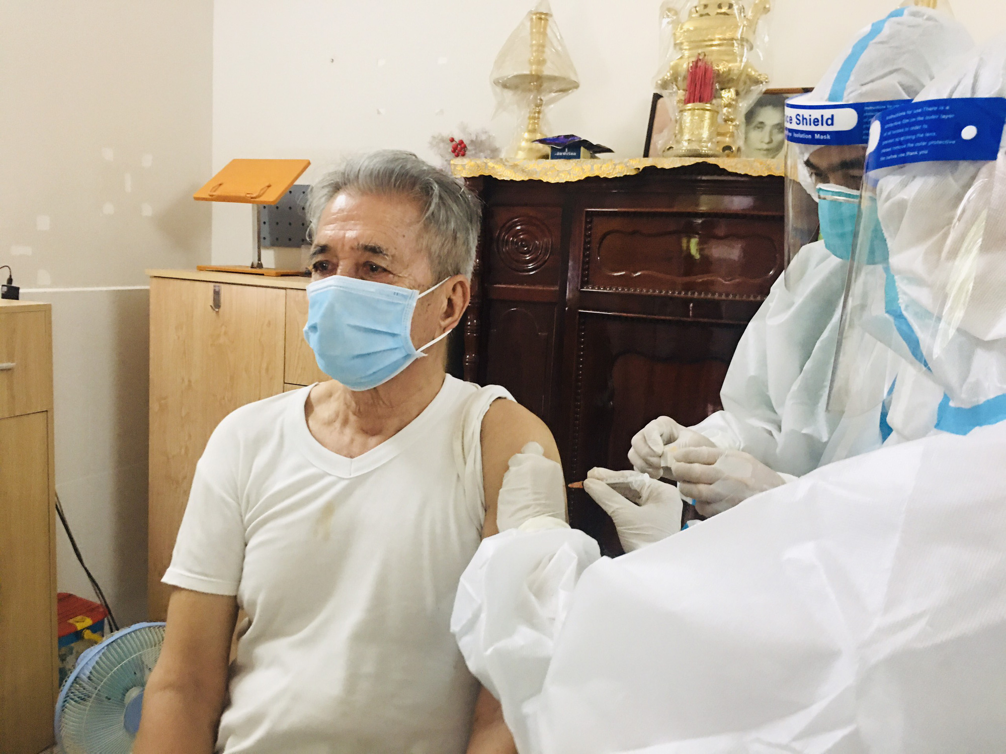 khám bệnh cho người cao tuổi